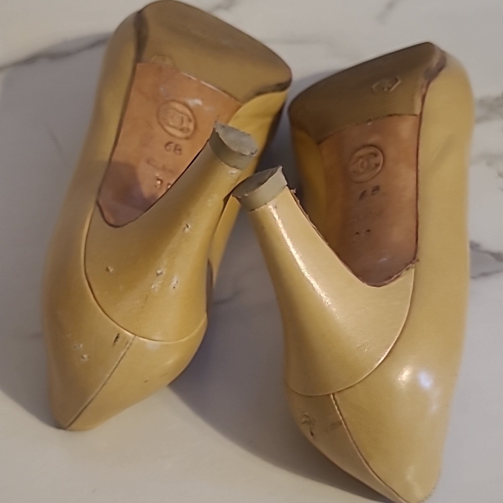 Chanel Vintage 1980's Golden Yellow Leather Pointed Toe Pumps Heels Wmn 6 - Picture 15 of 16